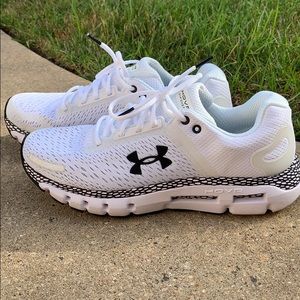 Under Armour HOVR Infiniti Running shoes.